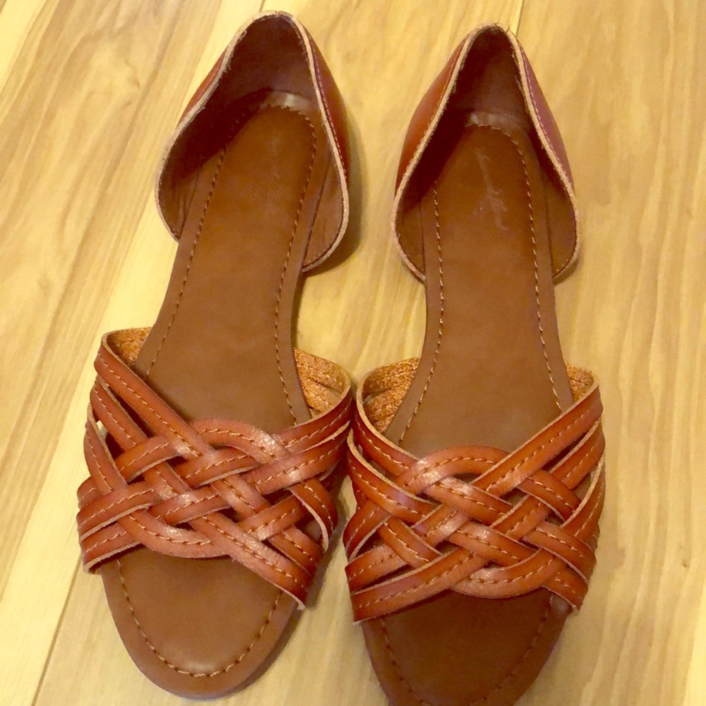 Universal threads flats